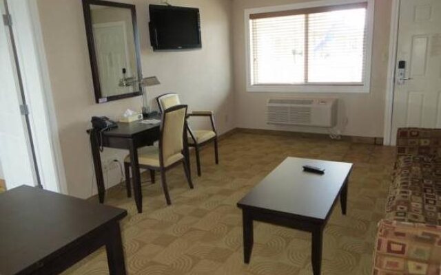 Shoreside Inn & Suites