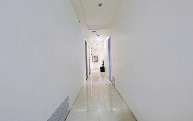 OYO 896 Silverio Suites