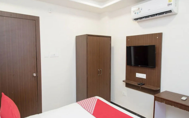 OYO 11523 Crown Club