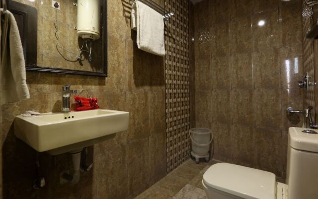 OYO Rooms 055 Mall Rd Tourism Lift