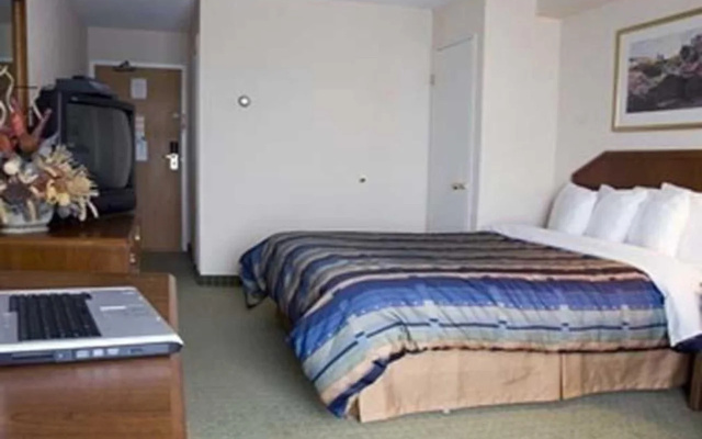 Four Points by Sheraton Toronto Airport East