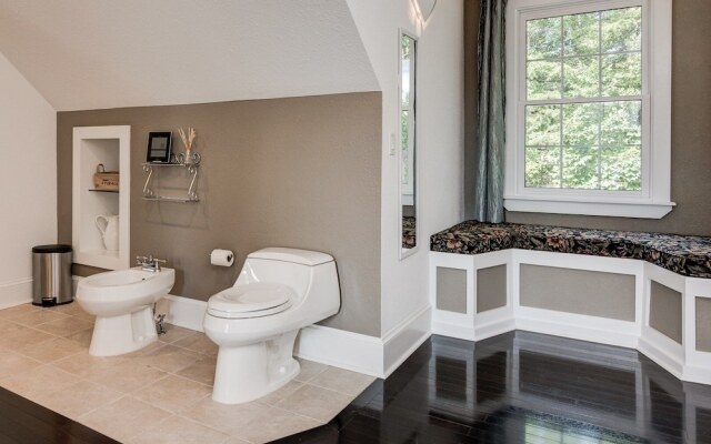 Waterfall Manor - 4 Br Home