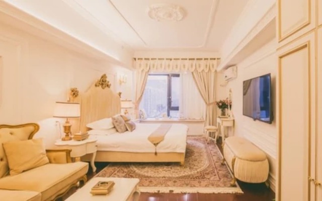 Carol Service Apartment
