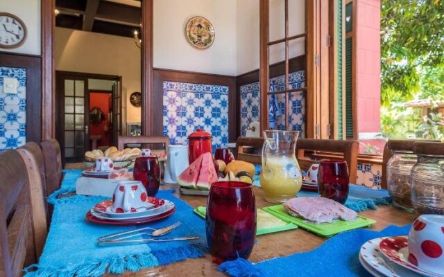 Casa Vermelha Hostel