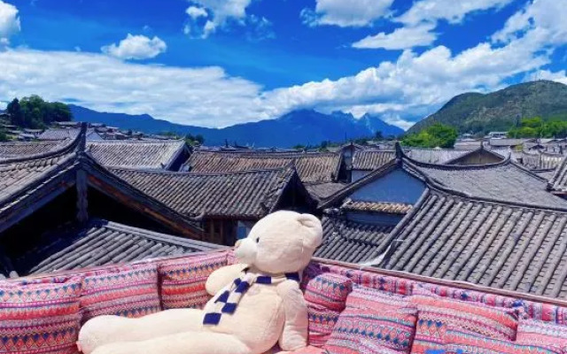 Lijiang pure sunshine · panoramic view of the ancient city and snow mountain