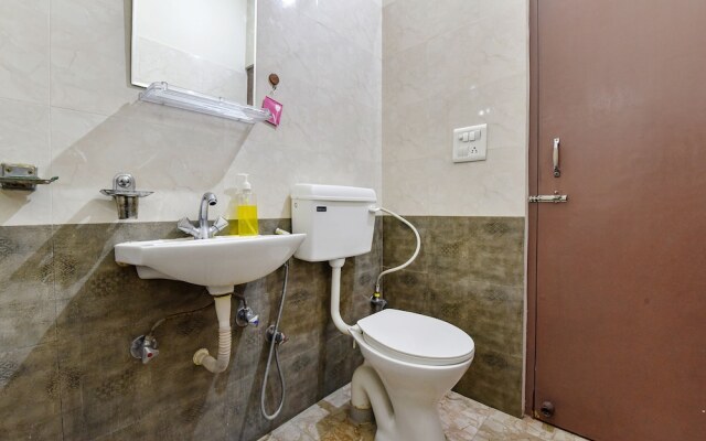 Fabhotel Moon Light Palace