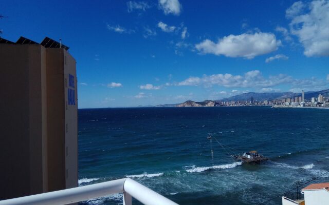 Apartment 1 bedroom 90m Levante Beach