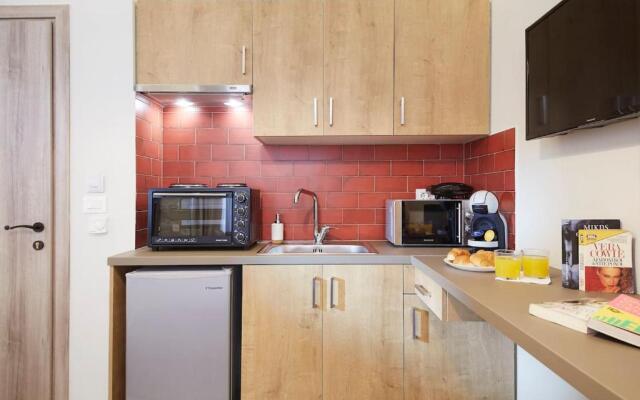 Enjoy Athens from a funky studio near Acropolis!