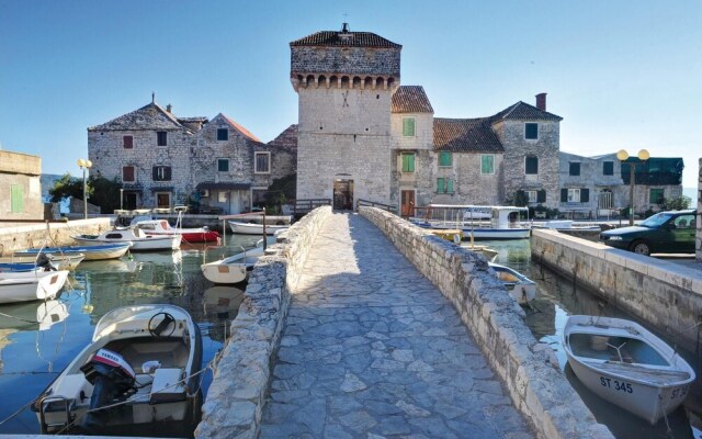 Nice Home in Kastel Sucurac With Wifi and 4 Bedrooms