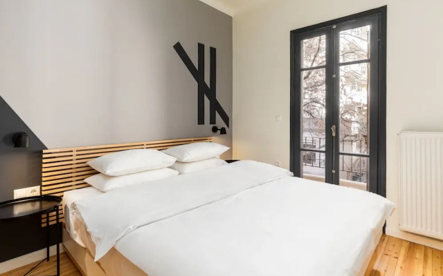 Vista by halu' Spacious City Centre Home