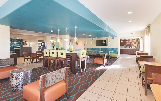 La Quinta Inn & Suites by Wyndham Mathis