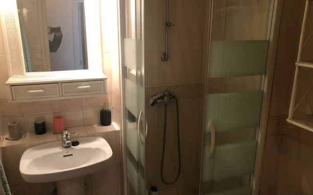 Spacious and Sunny Luxury Located in the Lower Area