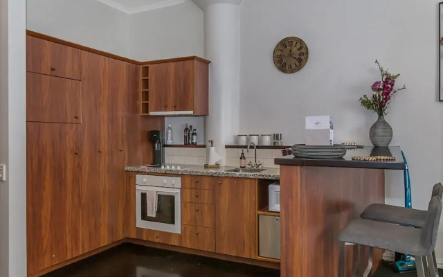 Princes Wharf 1BR Home Away From Home