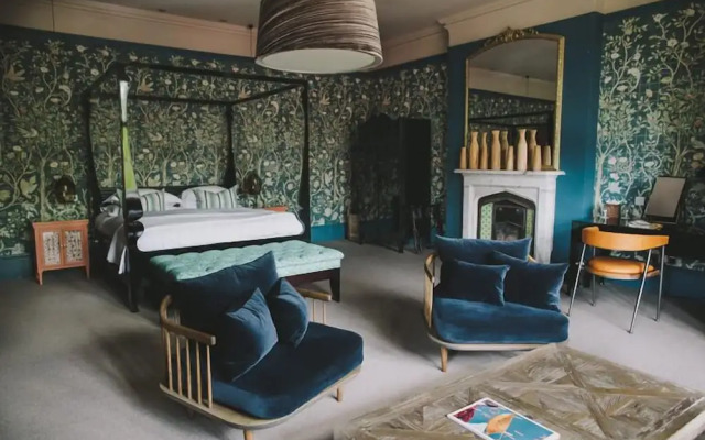 Hampton Manor