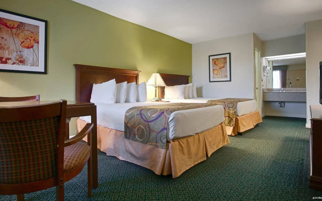 Ramada by Wyndham Savannah Gateway