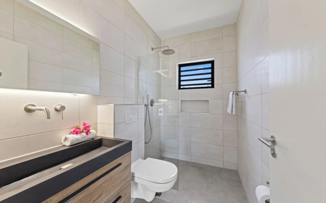 Villa Paradise with pool at mambo beach