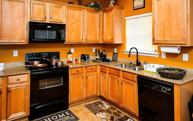 4 - Bed home, w/ Cali King Bed - 12 mins. to DTWN