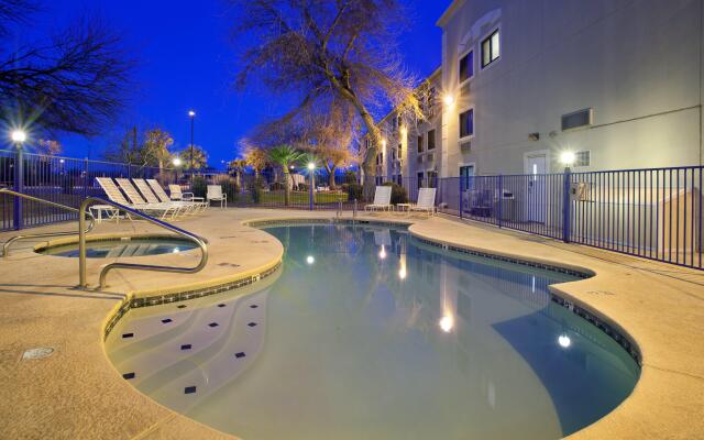 Holiday Inn Express Airport - Tucson by IHG