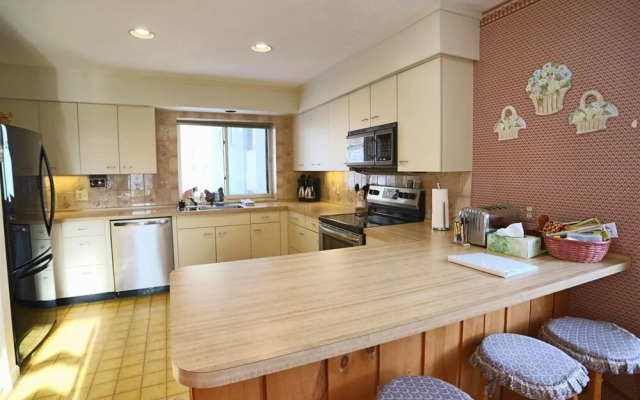 Private Home Close to Loon Mountain, Sleeps Families up to 14! - Cb127l