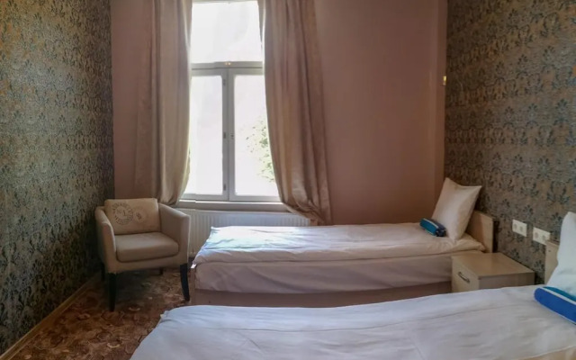 Villa Kadriorg Hostel