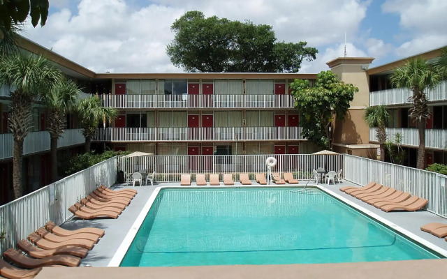 Red Carpet Inn Airport and Cruise Port Hotel Fort Lauderdale