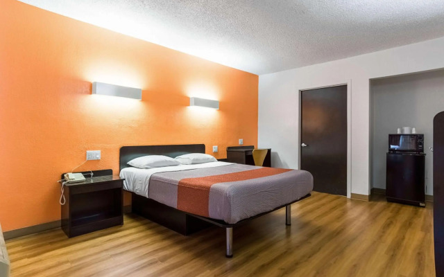 Motel 6 Long Beach, CA - International City