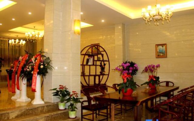 Jiangnan Baoyue Business Hotel (Sea Travel Duty Free Eternal Love Store)