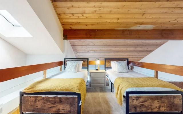 Snowcreek Iv #594 3 Bedroom Condo