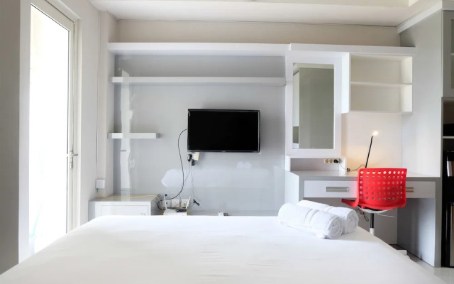 Comfy Studio Room @ Oasis Apartment By Travelio