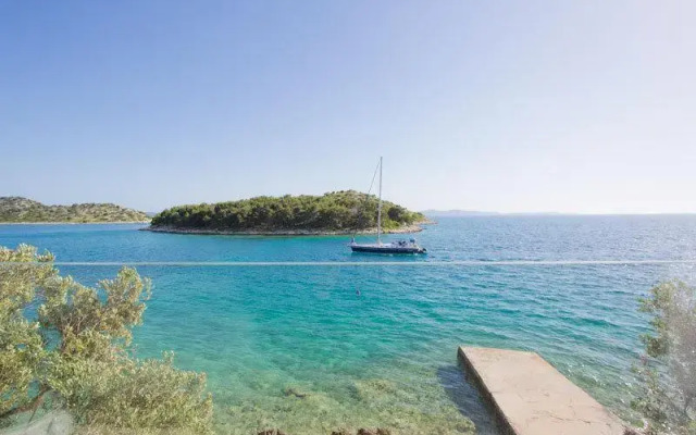 Beachfront villa Tribunj