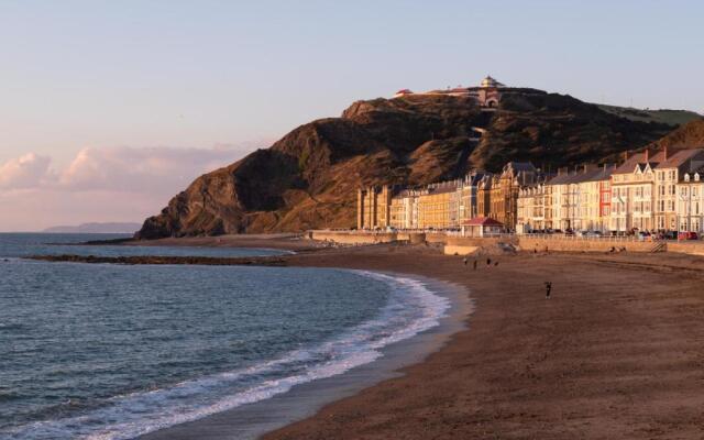 27 Morfa Bach
