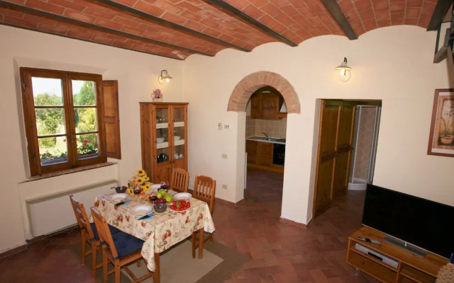 Lovely Farmhouse in Tuscany With Panoramic View