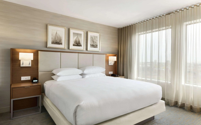 DoubleTree Suites by Hilton Hotel Boston - Cambridge