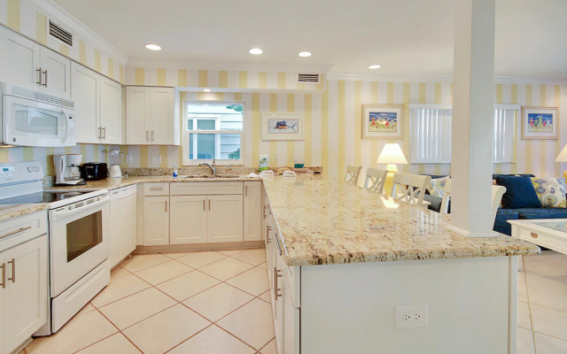 Sunset Villas 1 Beachfront/awesome Views/pool/bbq