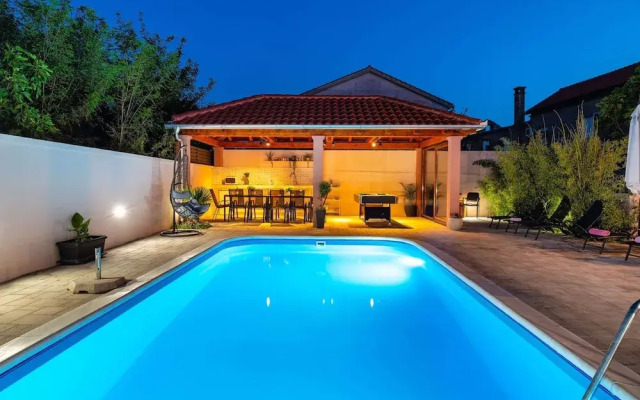 Luxurious Villa in Dalmatia Near Sea