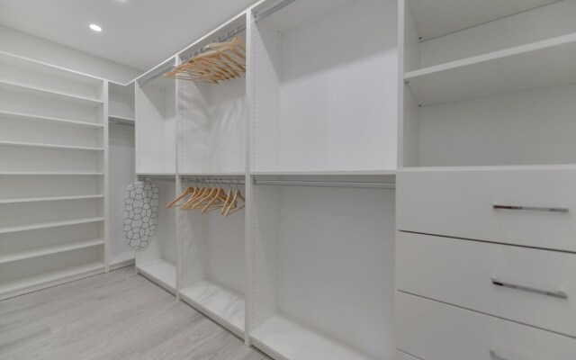 Amazing renovated home close to the Bay