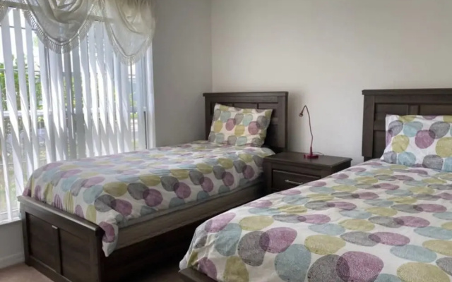 The Poolview Villa in Haines City