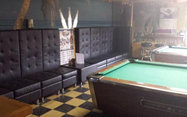 Airport Motor Inn Lounge/Package Store