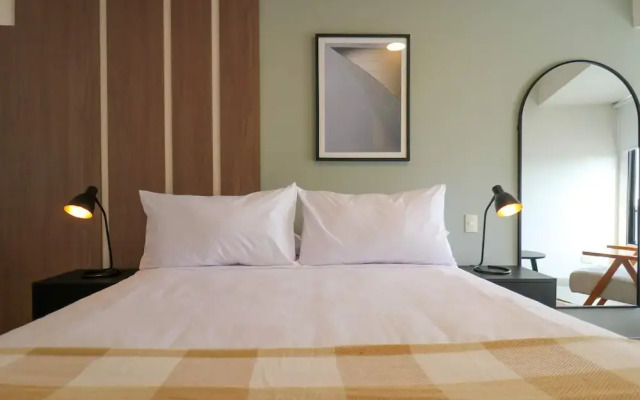 w Grandiose 1BR w Great Balcony in San Isidro