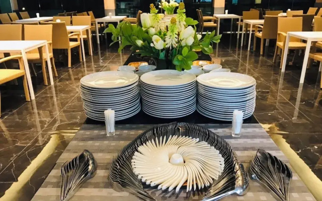 Mayflower Grande Suite Hotel