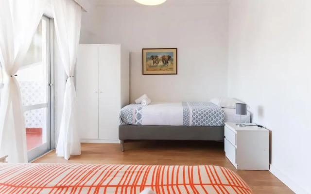 Oeiras Balcony by Homing