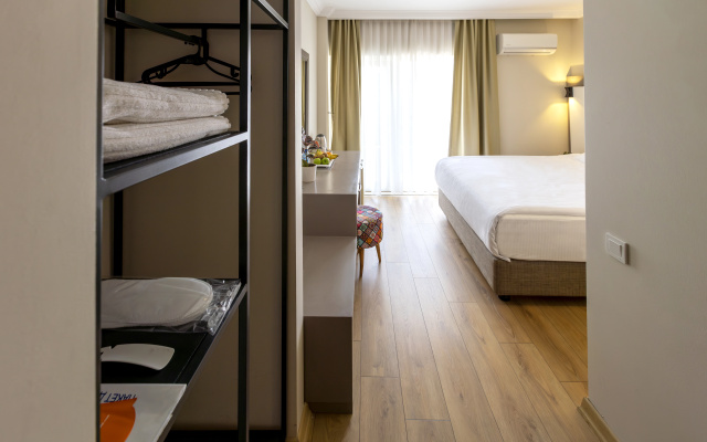 Mene City Hotel