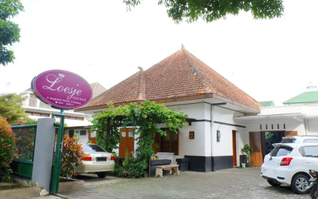 OYO 353 Loesje Guest House Syariah
