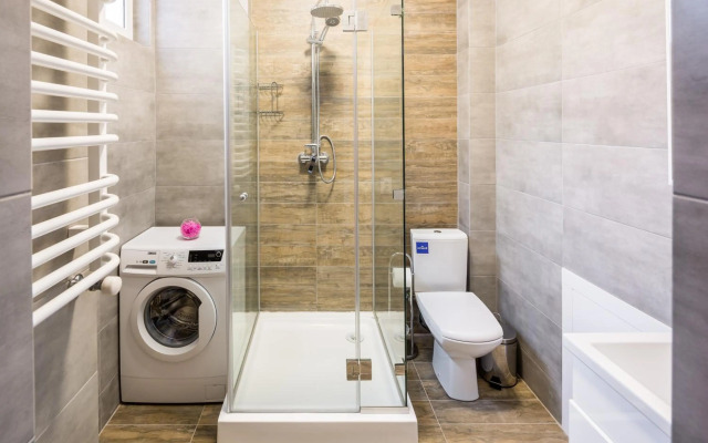 Площа Святого Теодора 13