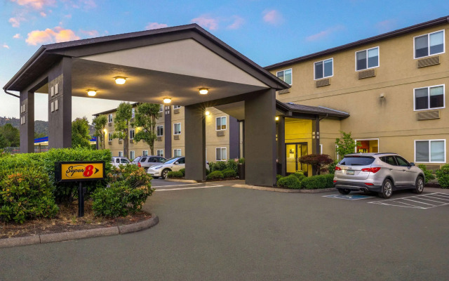Super 8 by Wyndham Roseburg