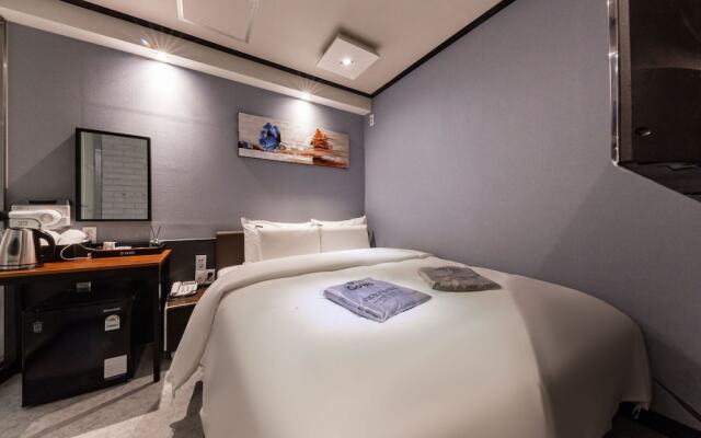 Cheonan Hotel Check-in