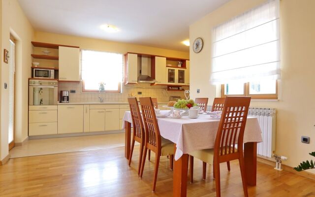 Luxurious Villa in Zadar With Swimming Pool