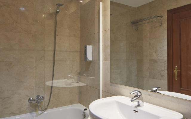 Iraipe Logroño Hotel