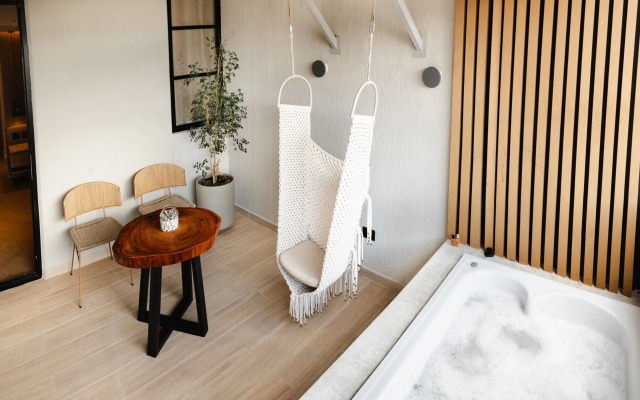 Nakúa Stay + Work