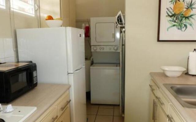 #2 Apt w/TV Netflix Wifi A/C Hot Water Laundry